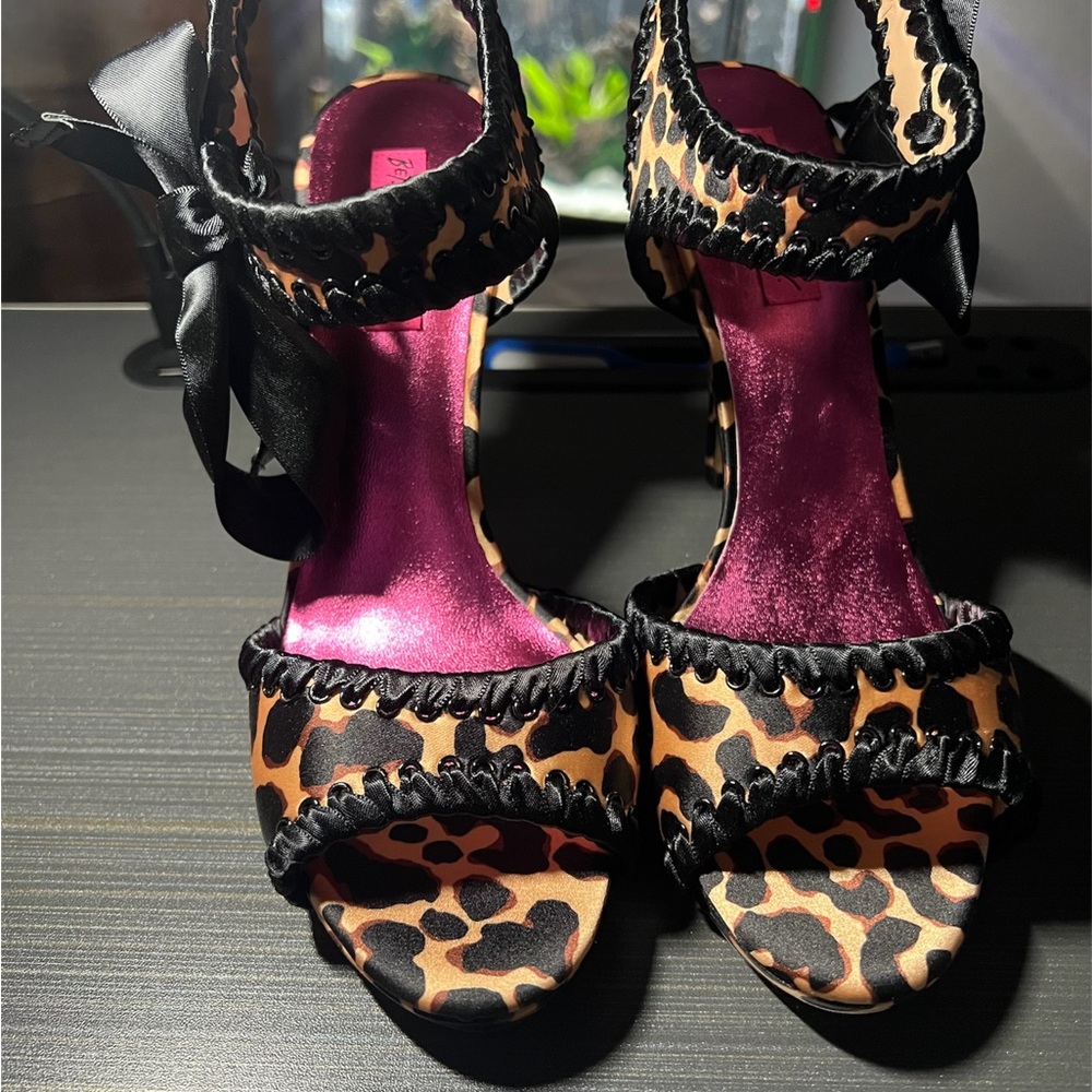 Leopard print Betsey Johnson ribbon clasp heels